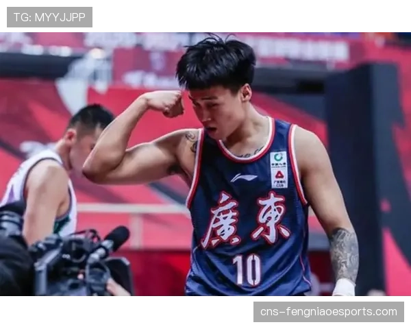 关键时刻:赵睿边路吸引包夹,徐杰底角命中空位三分反超比分 关键时刻:赵睿边路吸引包夹,徐杰底角命中空位三分反超比分