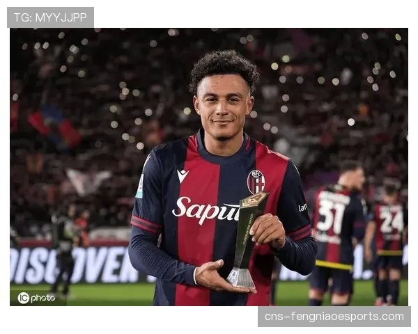 特写镜头:博洛尼亚球员主罚任意球前,场边助教展示对方人墙数据面板 特写镜头:博洛尼亚球员主罚任意球前,场边助教展示对方人墙数据面板